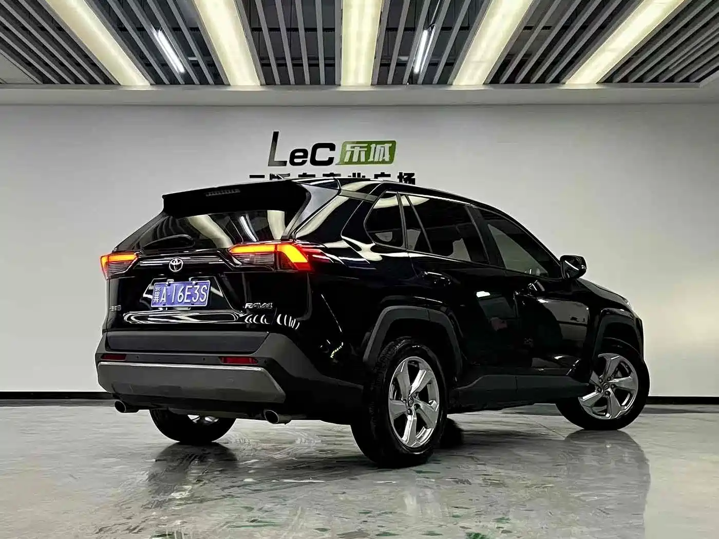 Toyota RAV4 Rongfang 2023 2.0L CVT 2WD Fashion Edition фото 6