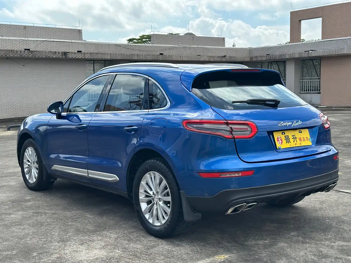 Фото 7 - Zotye SR9