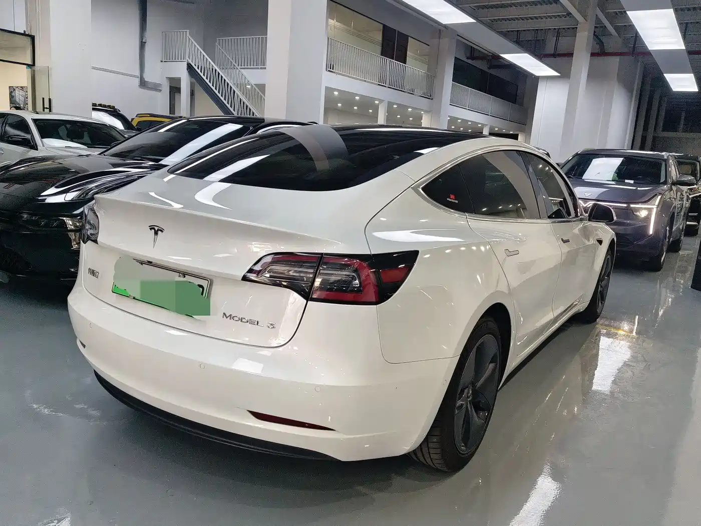 TESLA MODEL 3