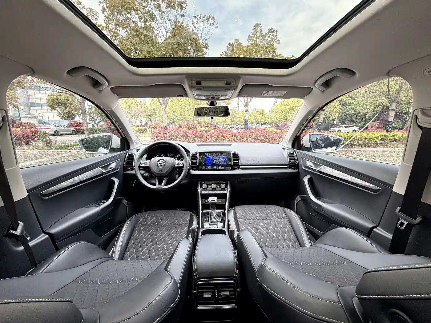 Škoda Karoq 2019 TSI280 Smart Drive Luxury Edition China VI фото 12