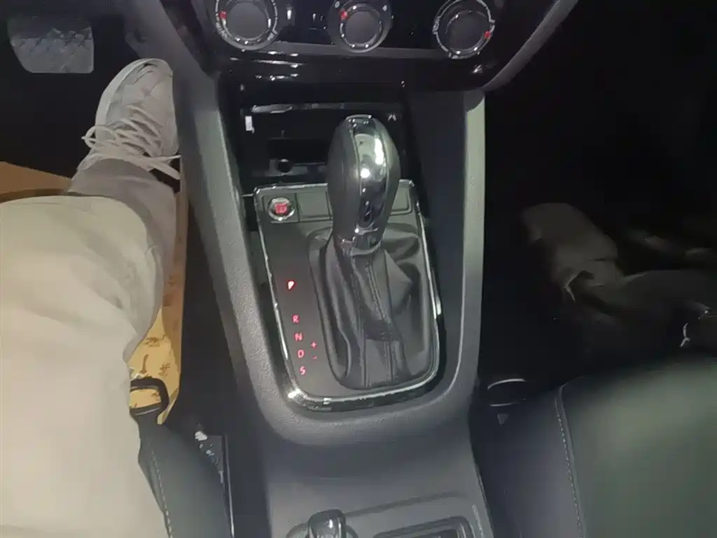 Volkswagen Sagitar 2017 1.6L Automatic Comfort фото 14