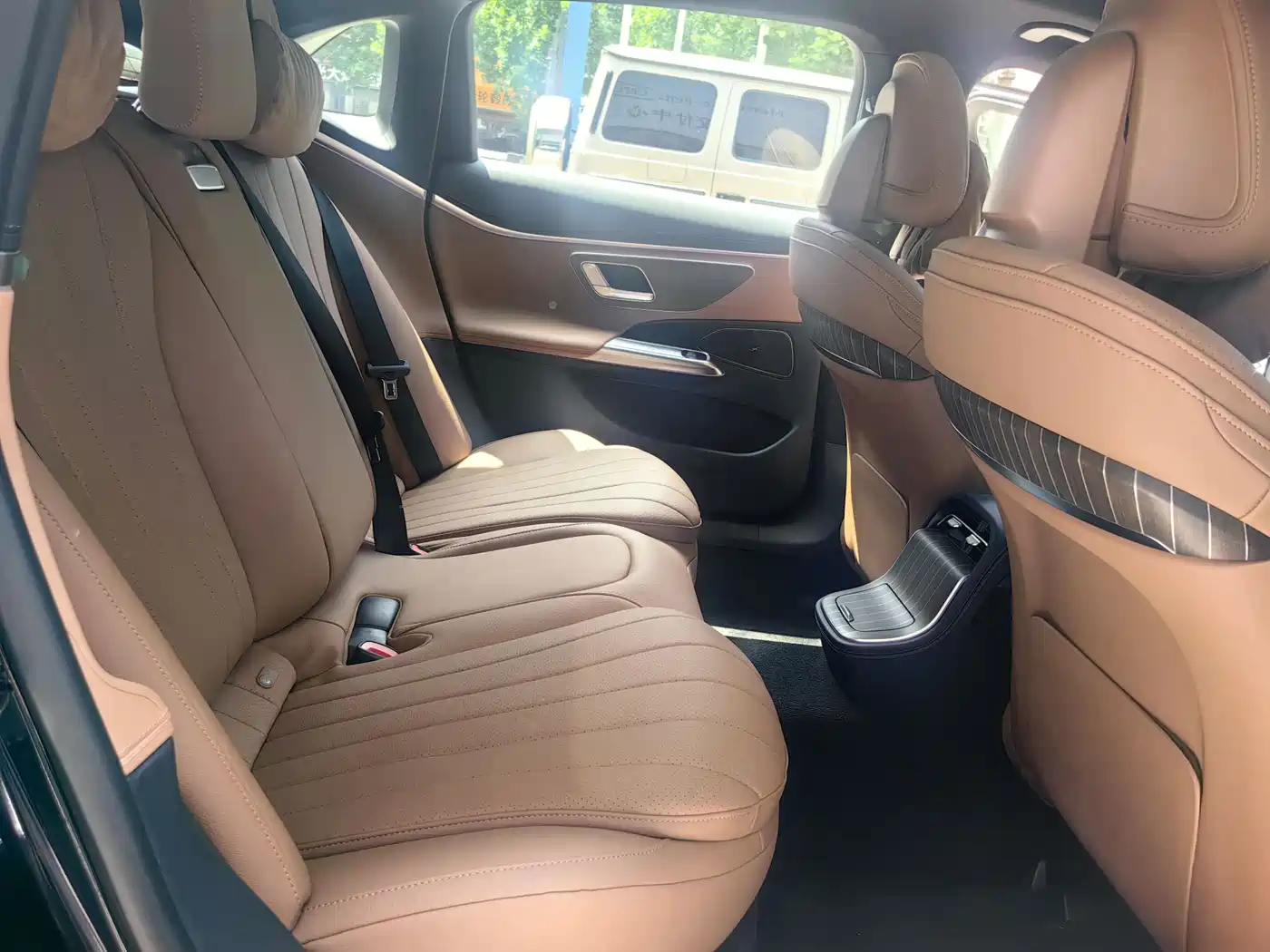 Mercedes-Benz E-Class New Energy 2024 E 350 e L Plug-in Hybrid Sedan фото 17