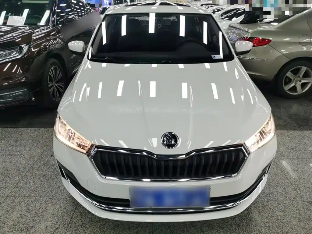 Škoda Skoda Rapid Spaceback 2020 1.5L Auto Comfort фото 3
