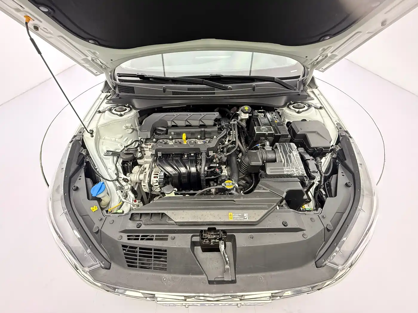 Hyundai Elantra 2022 1.5L CVT LUX Premium Edition фото 8