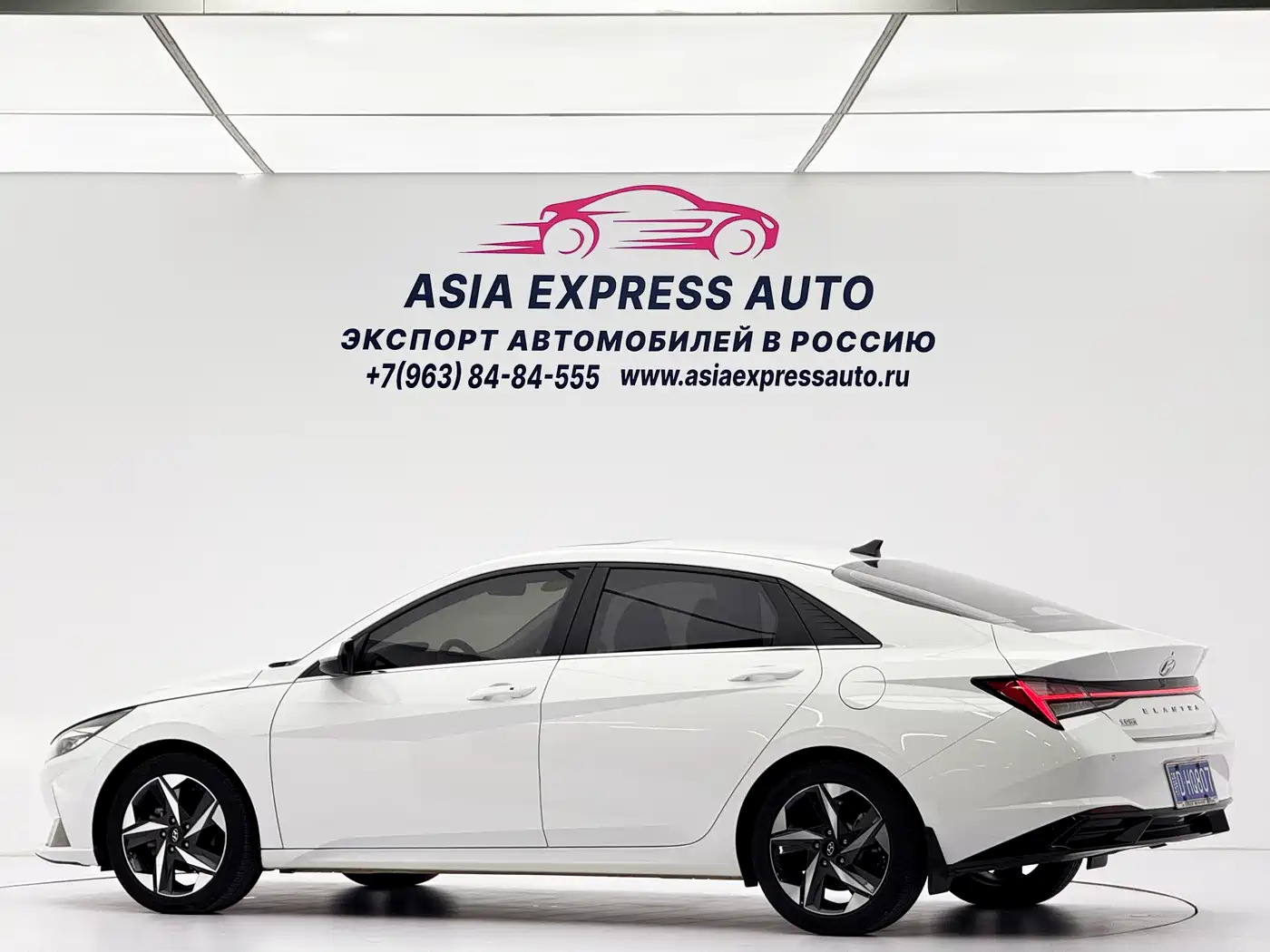 Hyundai Elantra 2022 1.5L CVT LUX Premium Edition фото 6