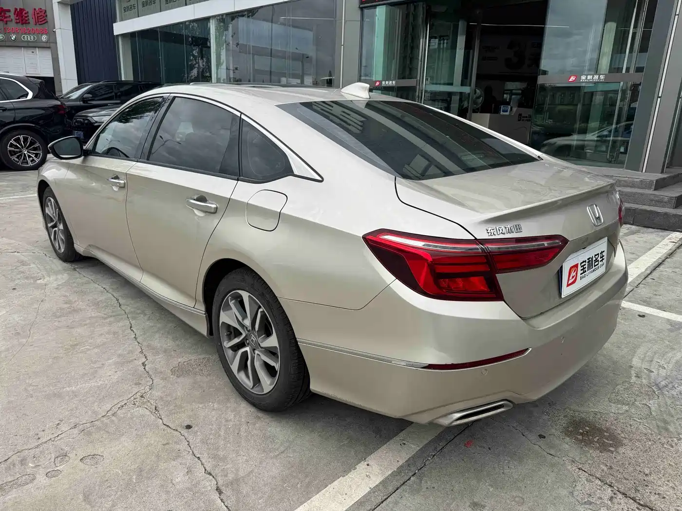 Фото 2 - Honda Inspire