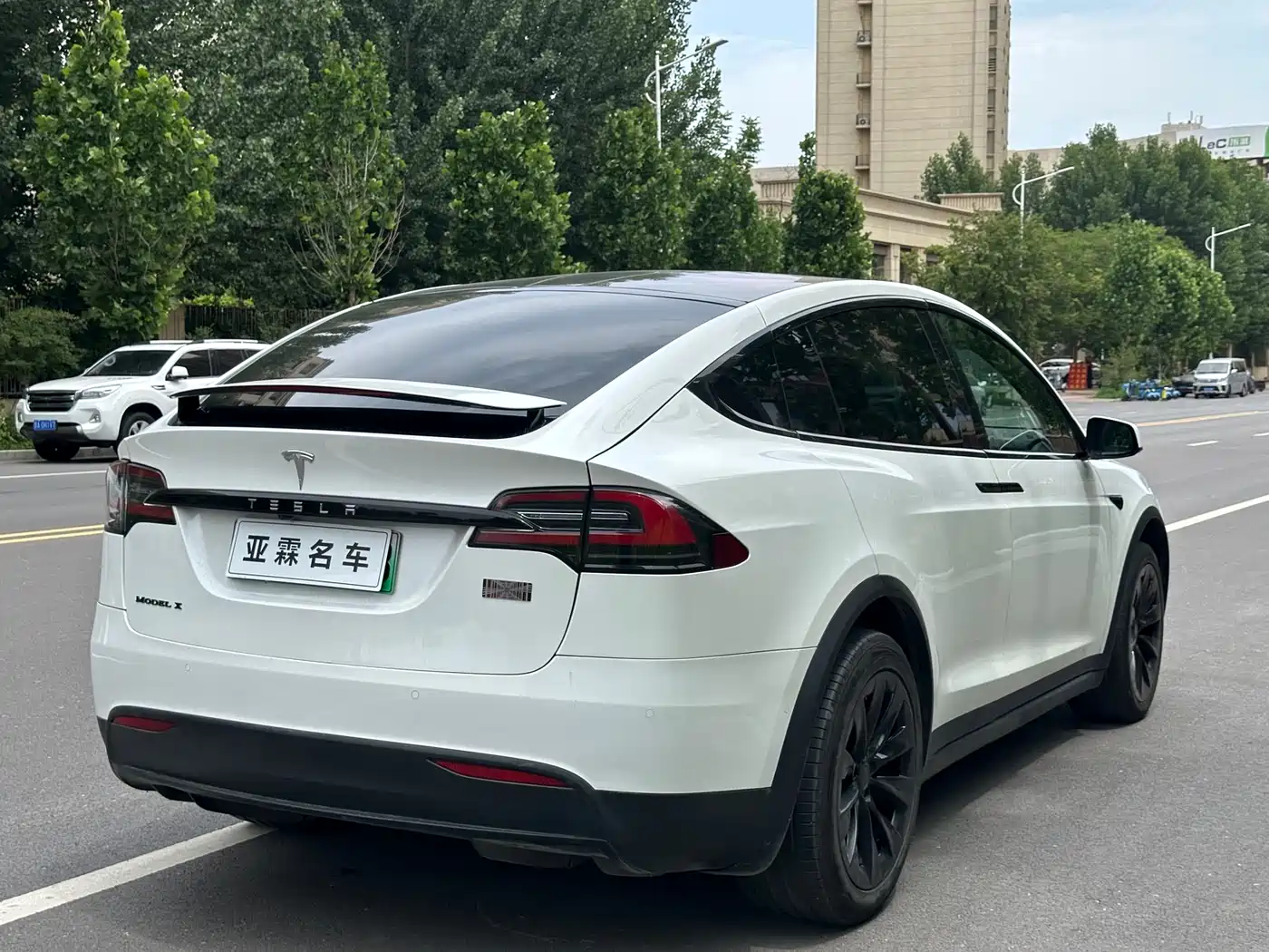 TESLA MODEL X