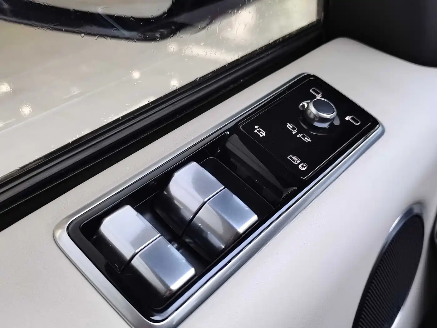 Land Rover Range Rover Sport 2022 3.0 L6 Indigo Flowing Light Edition фото 12