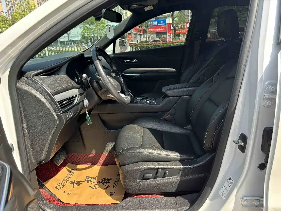 Cadillac XT4 2021 28T FWD Premium Edition фото 6