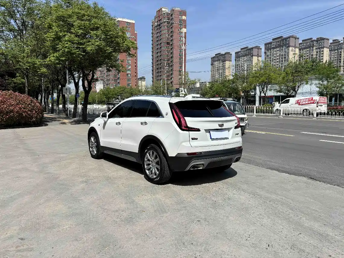 Cadillac XT4 2021 28T FWD Premium Edition фото 9