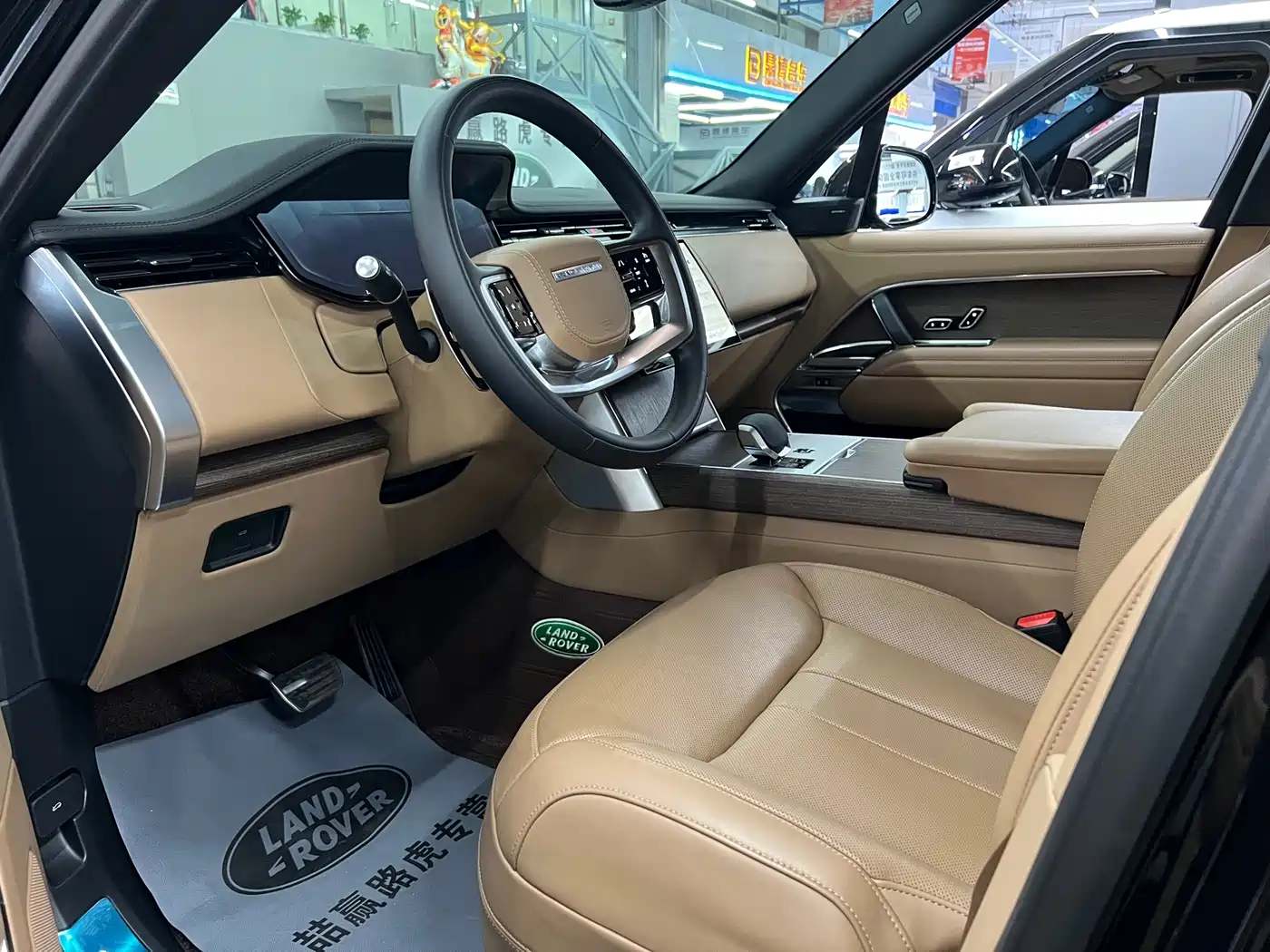 Land Rover Range Rover 2025 3.0 L6 400PS Flourishing Era Extended Wheelbase 7-Seater фото 4