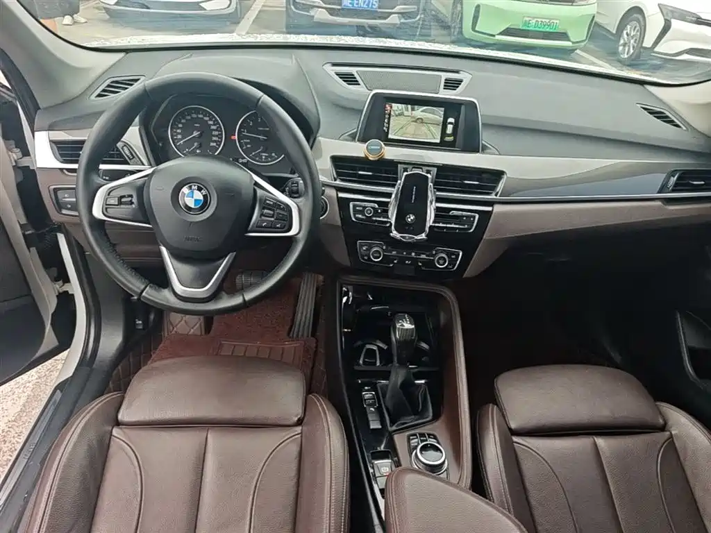 BMW X1 2016 sDrive20Li Luxury Model фото 10
