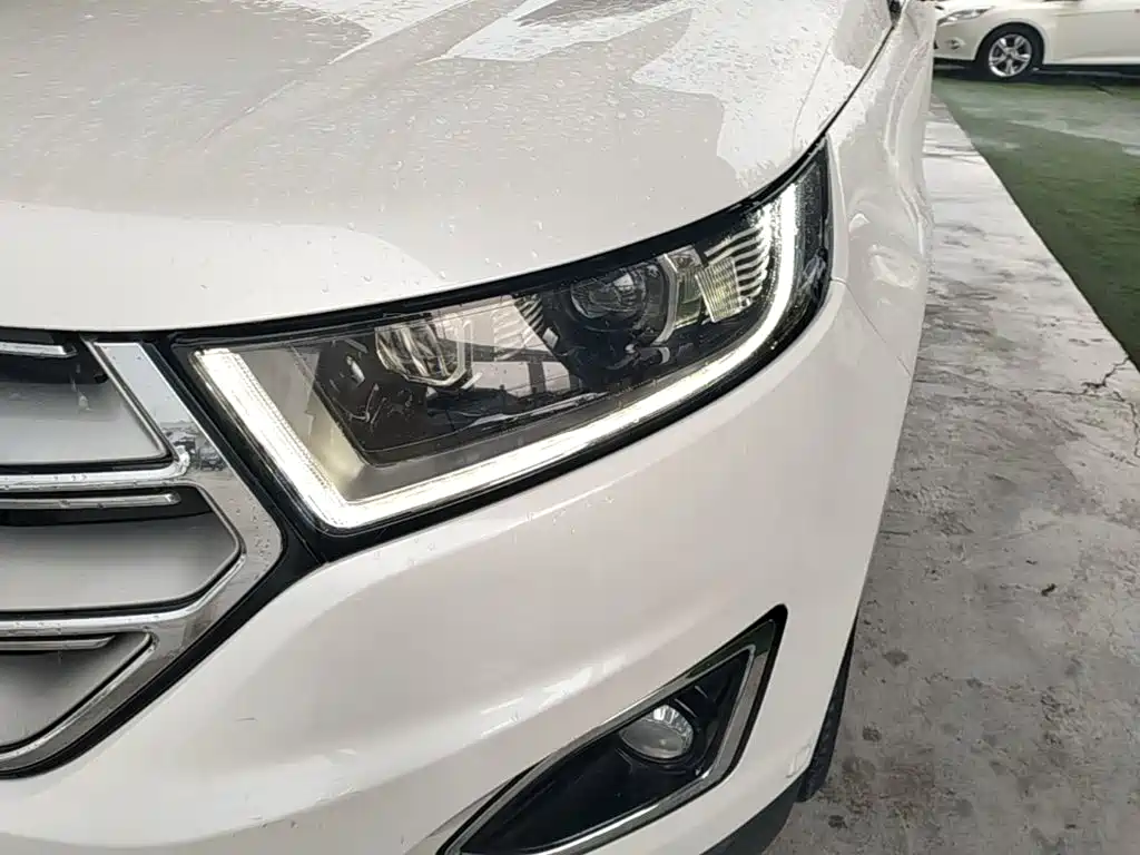 Фото 24 - Ford Edge