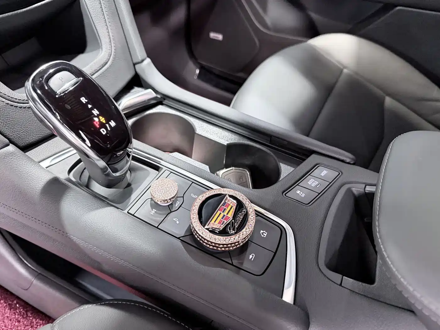 CADILLAC XT6