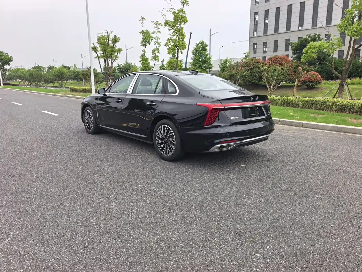 Hongqi H5 2025 2.0T Automatic Flag Celebration 500,000 Units Anniversary Edition фото 14