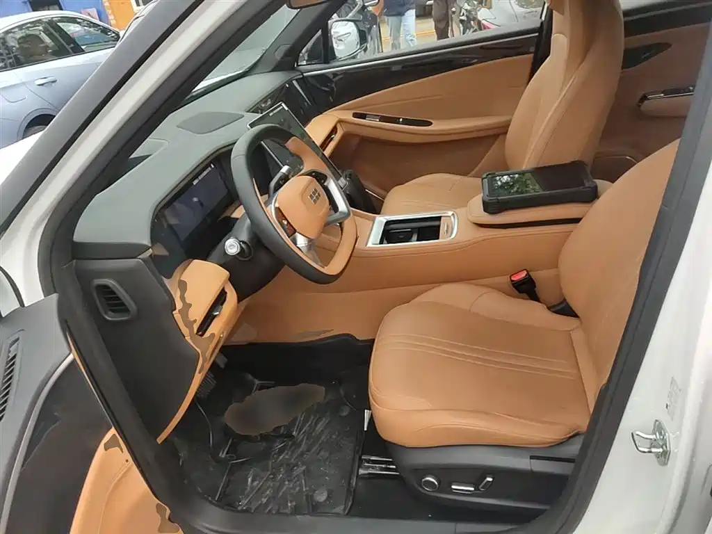 Geely Galaxy Galaxy L7 2025 EM-i 115km Explorer+ Edition фото 15