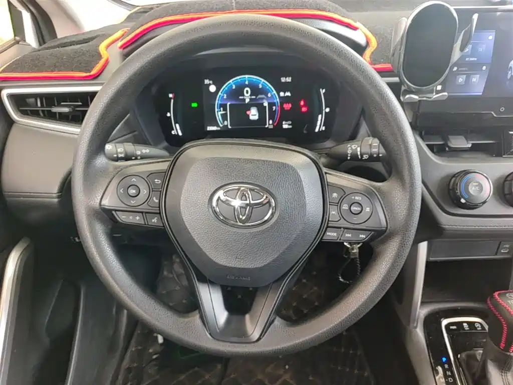 Toyota Corolla Cross 2024 Model 2.0L Pioneer Edition фото 11