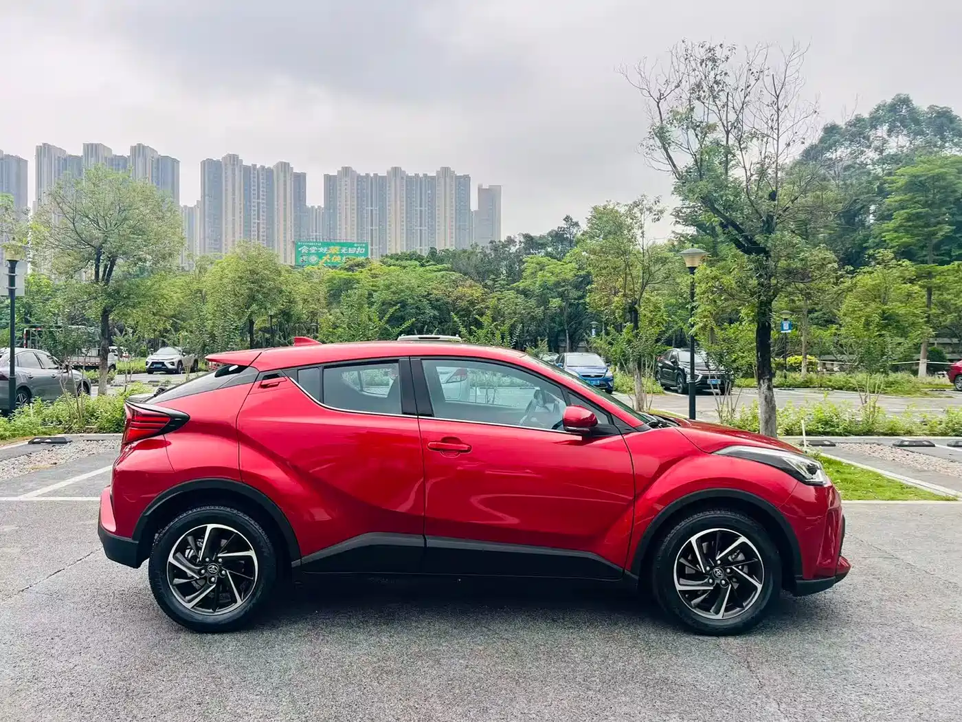 Toyota C-HR 2022 2.0L Leading Edition фото 8