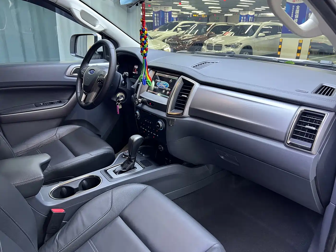 Ford Everest 2016 2.0T Gasoline Automatic 4WD Luxury Edition фото 12
