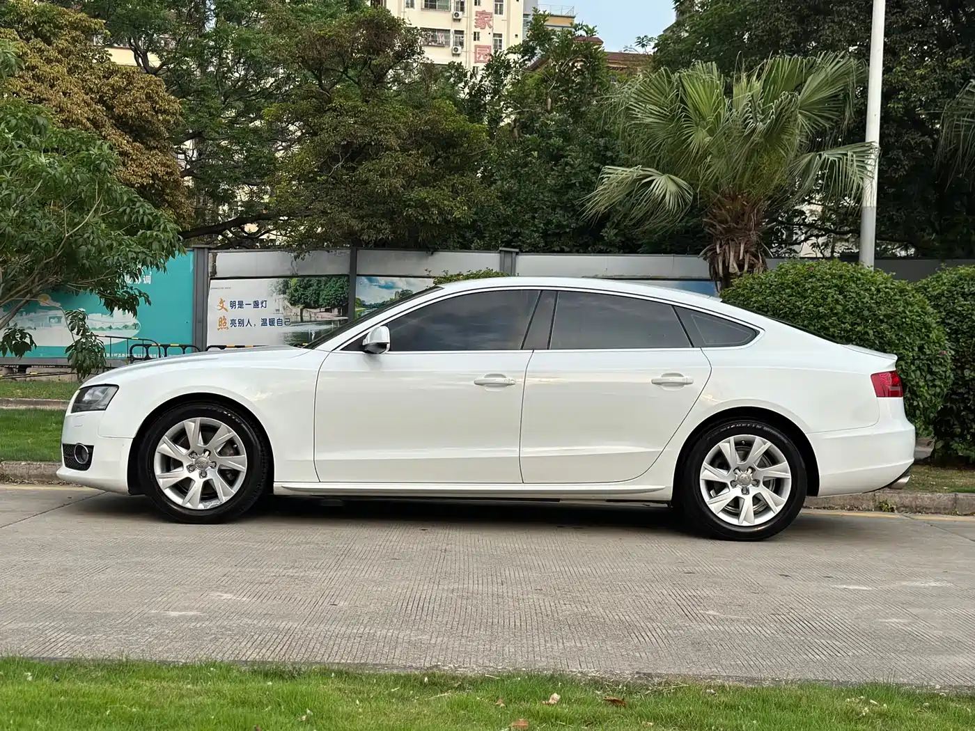Audi A5 (Import) 2010 2.0TFSI Sportback Comfort фото 9