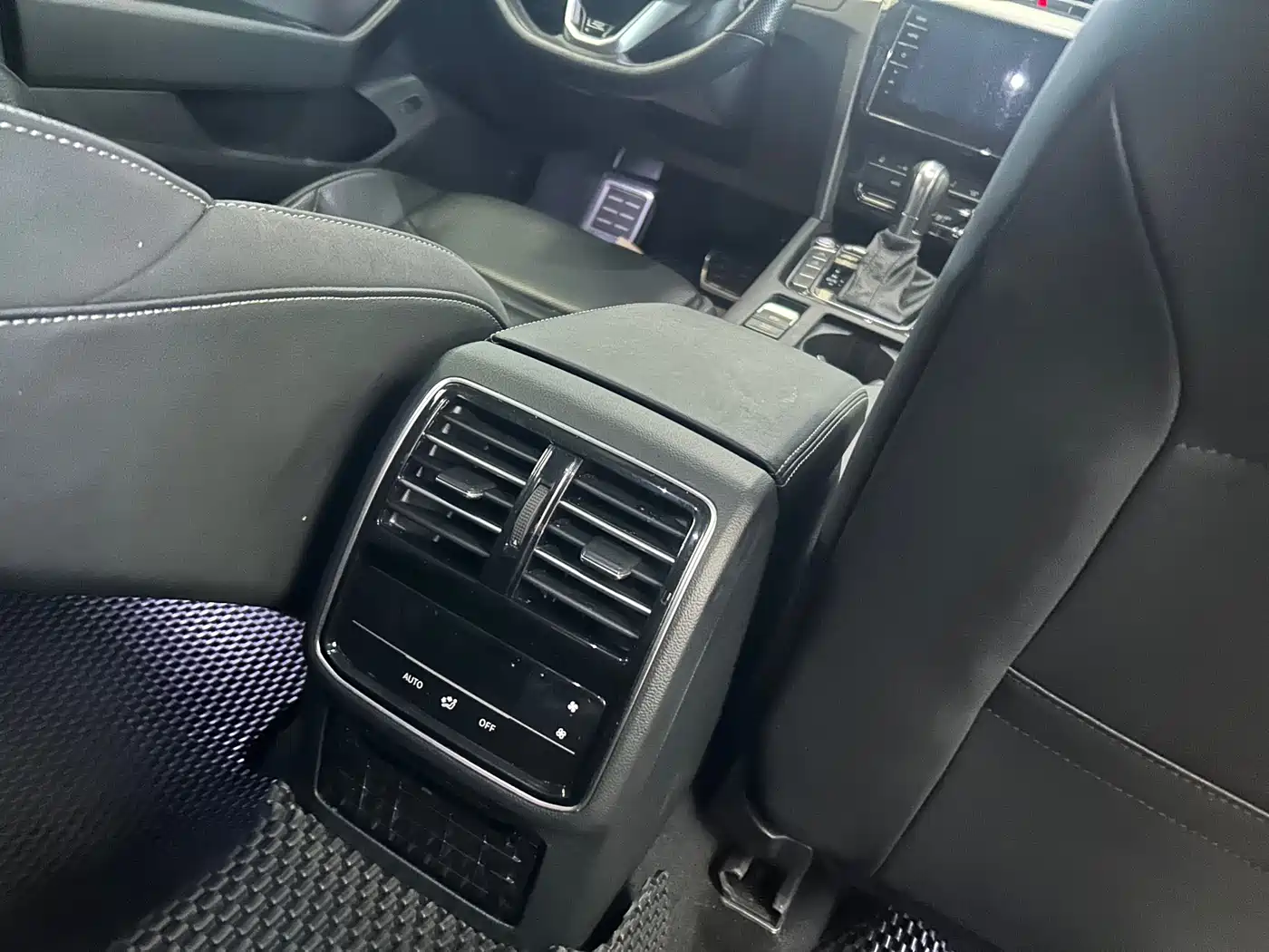 Volkswagen FAW-Volkswagen CC 2023 380TSI Eye-catching Edition фото 12