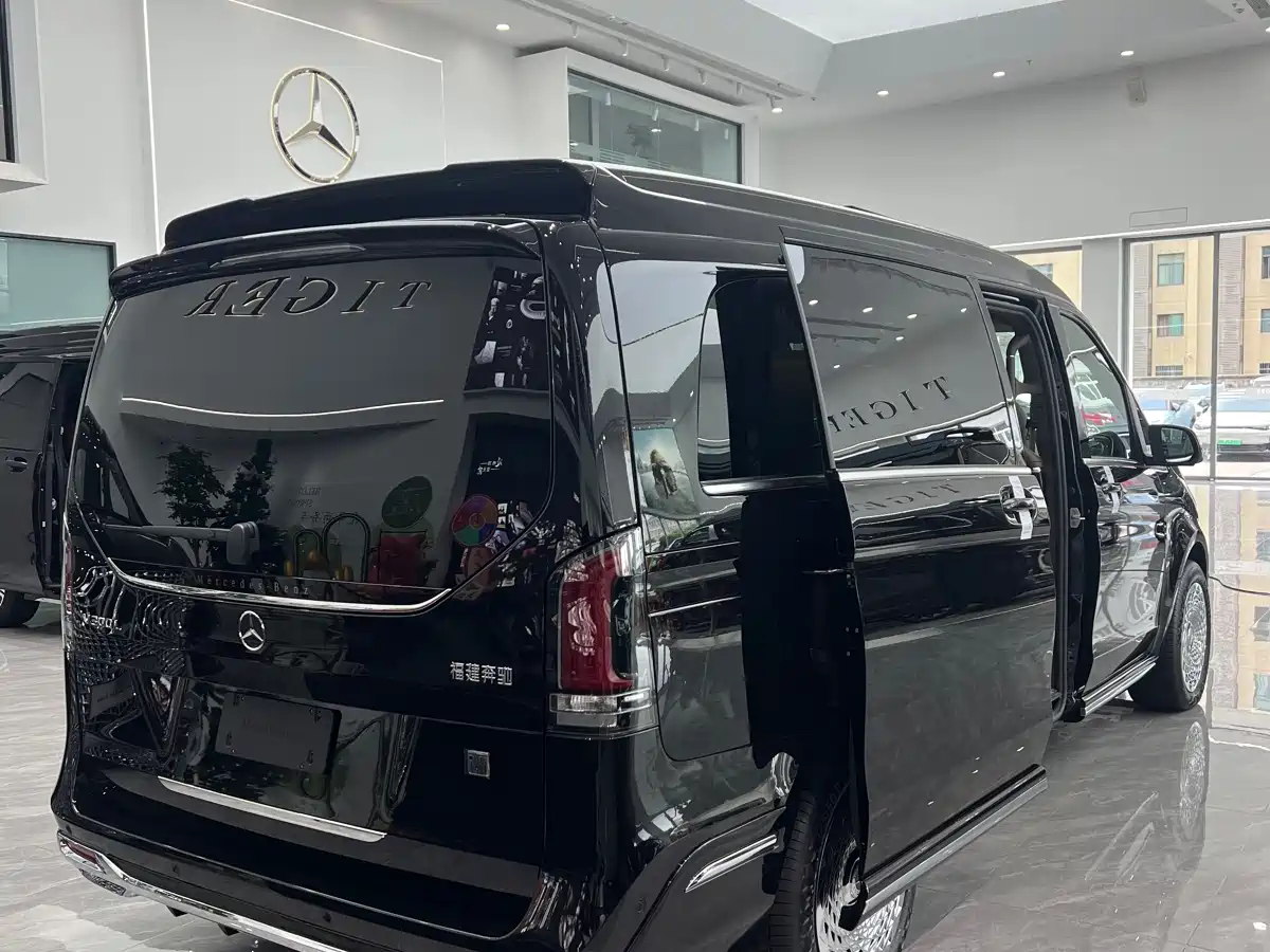 Mercedes-Benz V-Class 2024 V 300 L Long Wheelbase Premium фото 18
