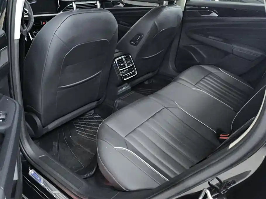 Volkswagen Passat 2023 330TSI Starlight Elite Edition фото 11