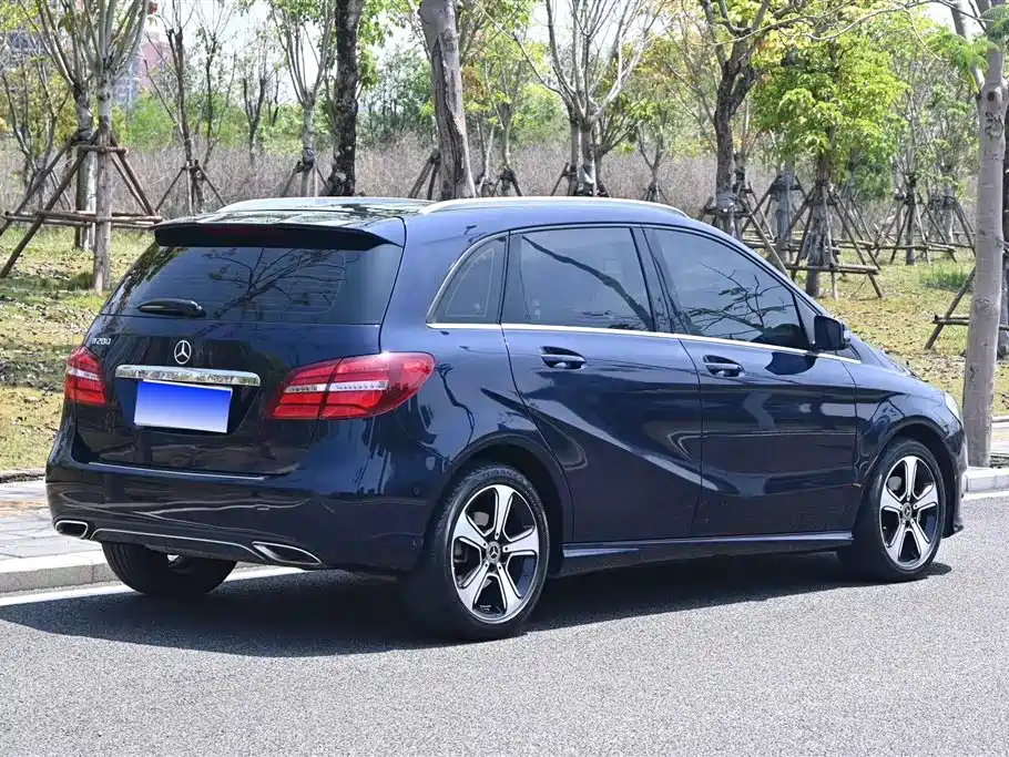 Mercedes-Benz B-Class 2018 B 200 Fashion фото 3