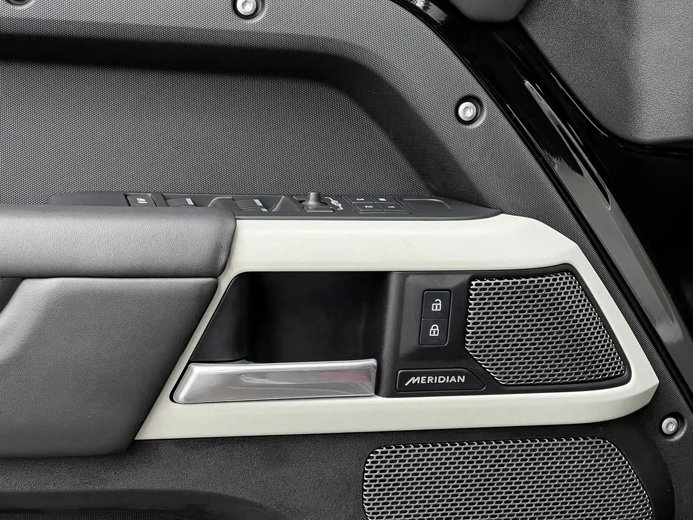 LAND ROVER GUARD