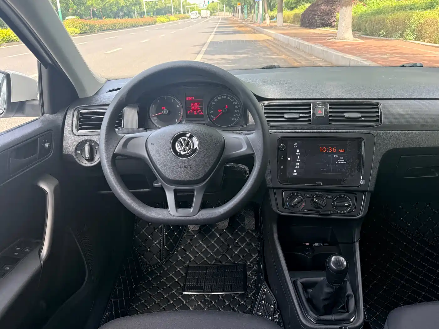 Volkswagen Santana 2016 1.6L Manual Trend Edition фото 15