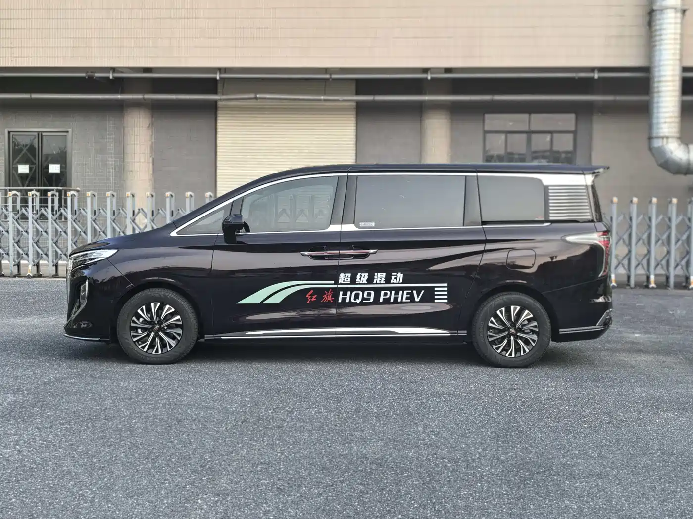 Hongqi HQ9 PHEV 2024 Model 2.0T AWD Luxury Edition фото 12