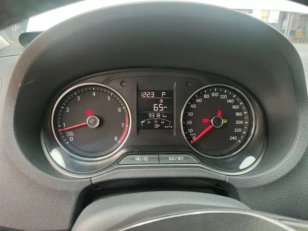 Volkswagen Polo 2016 1.6L Automatic Comfort фото 8