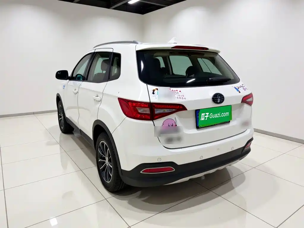 FAW Senya R7 2017 2017 Model 1.6L Manual Luxury