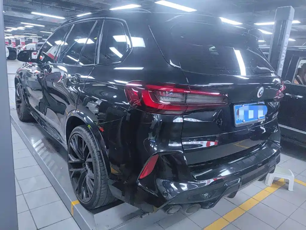 Photo 3 - BMW X5 M