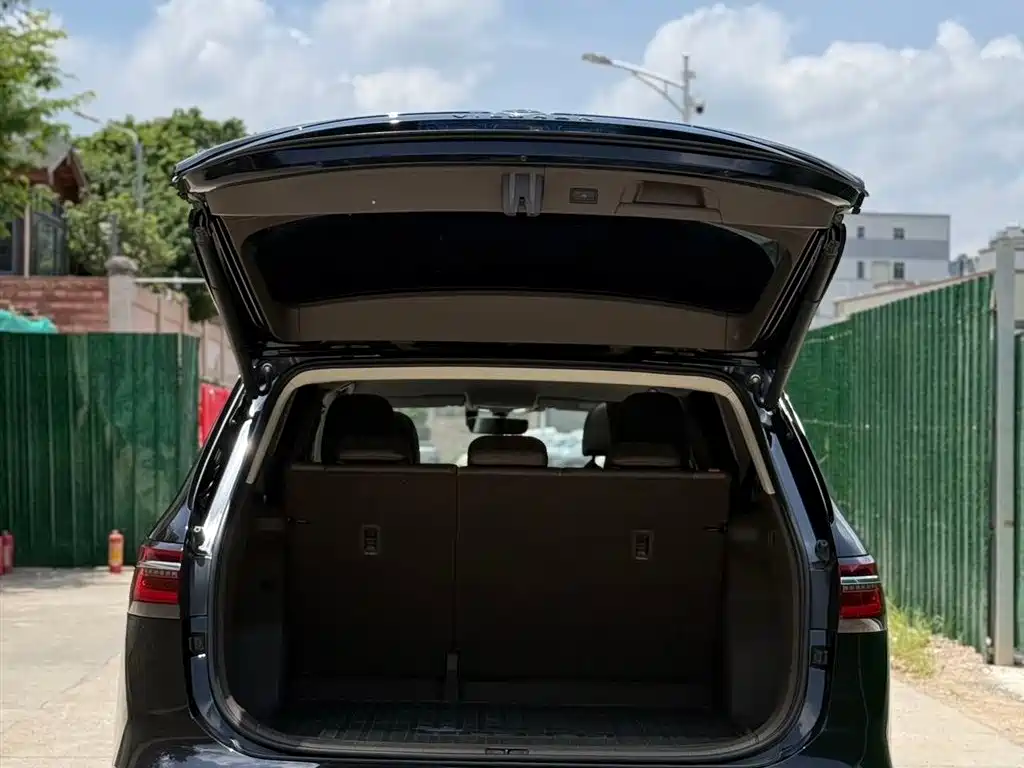 Volkswagen Viloran 2020 330TSI Luxury Edition фото 12
