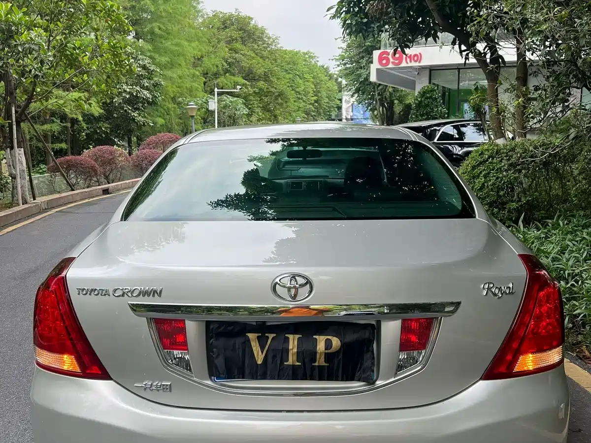 Toyota Crown 2010 2.5L Royal Leather Edition фото 9