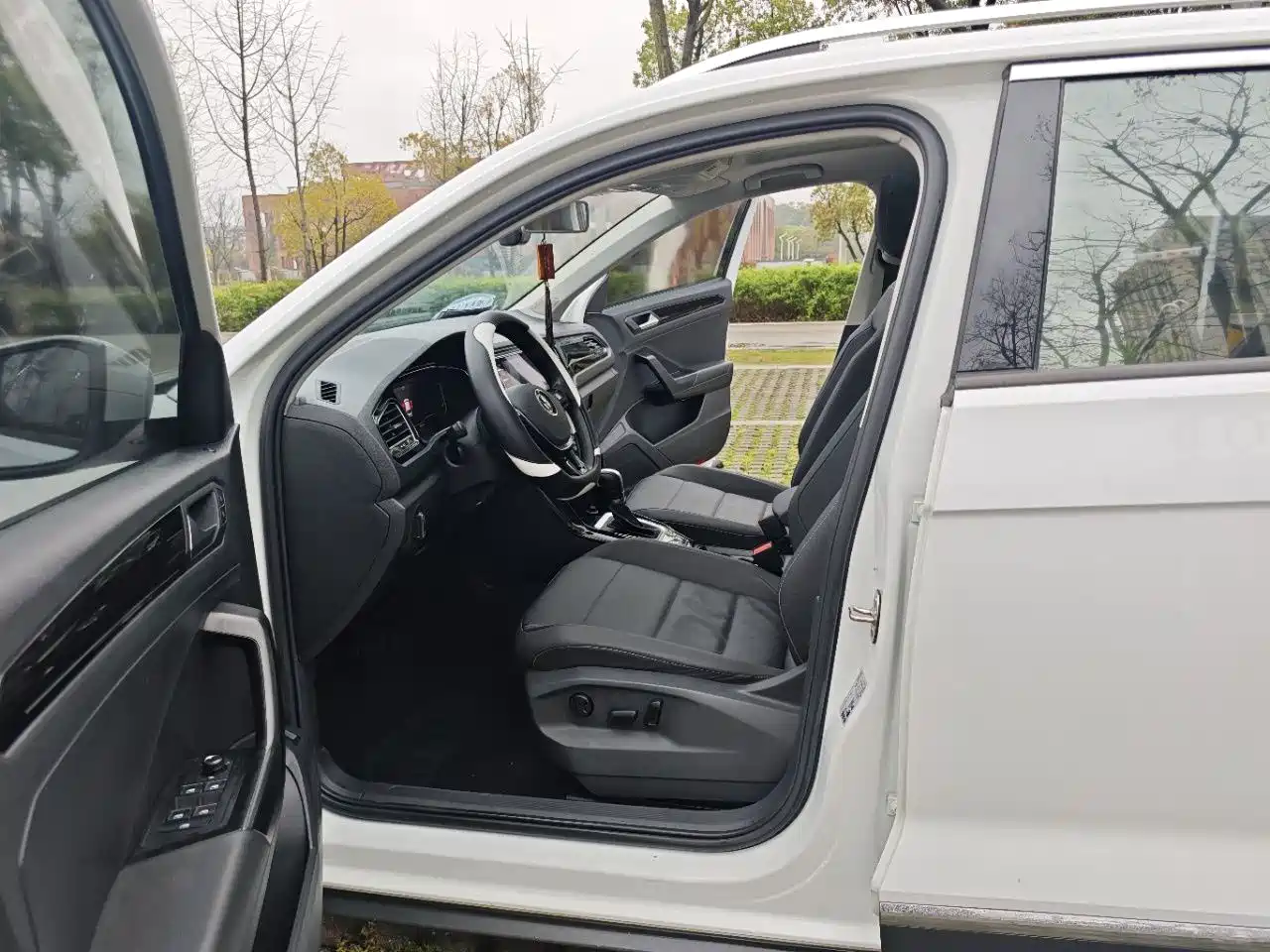 Volkswagen T-ROC 2022 280TSI DSG 2WD Comfort PLUS фото 8