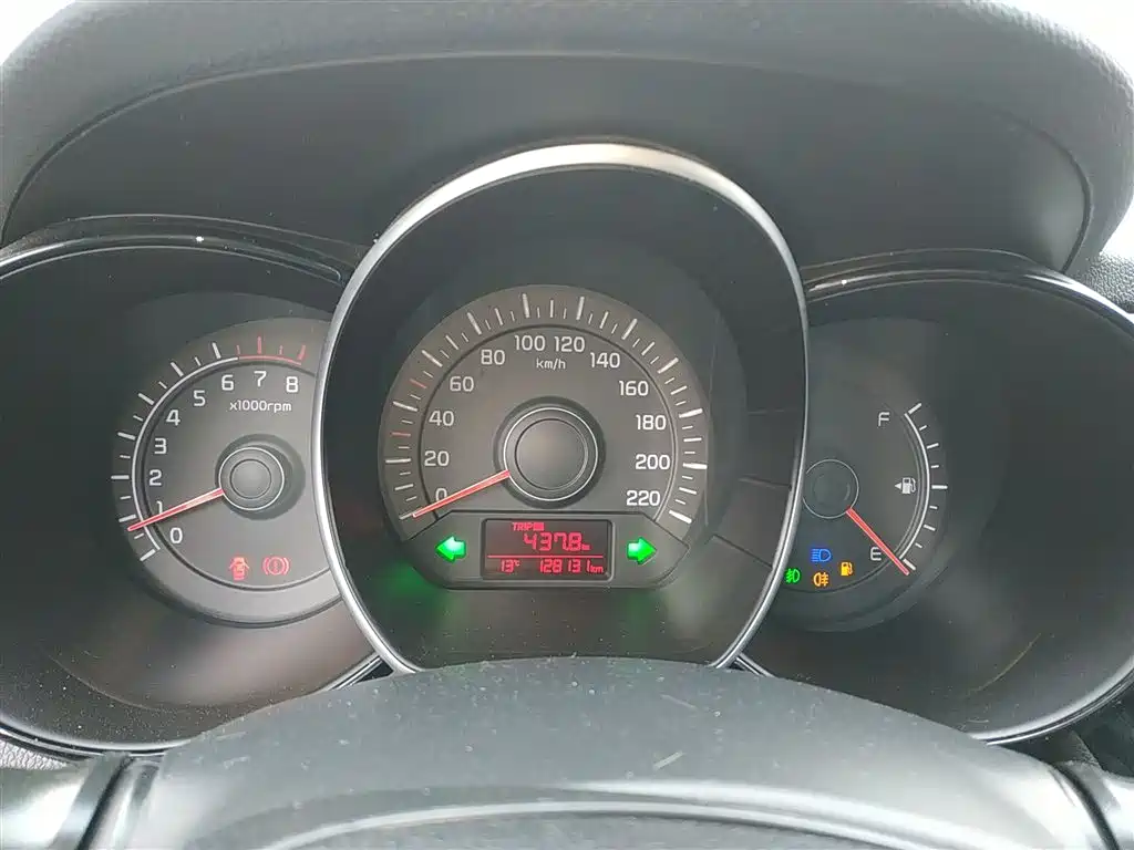 Kia K2 2015 Sedan 1.4L MT GLS фото 12