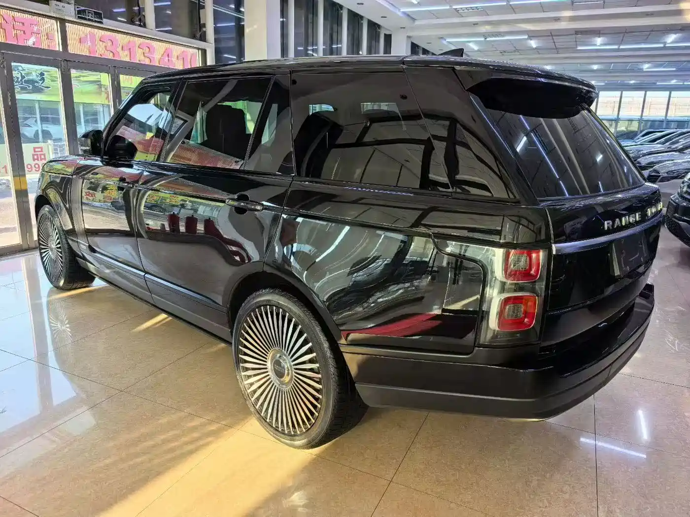 Land Rover Range Rover 2019 3.0 SC V6 Heritage Extended Edition фото 4