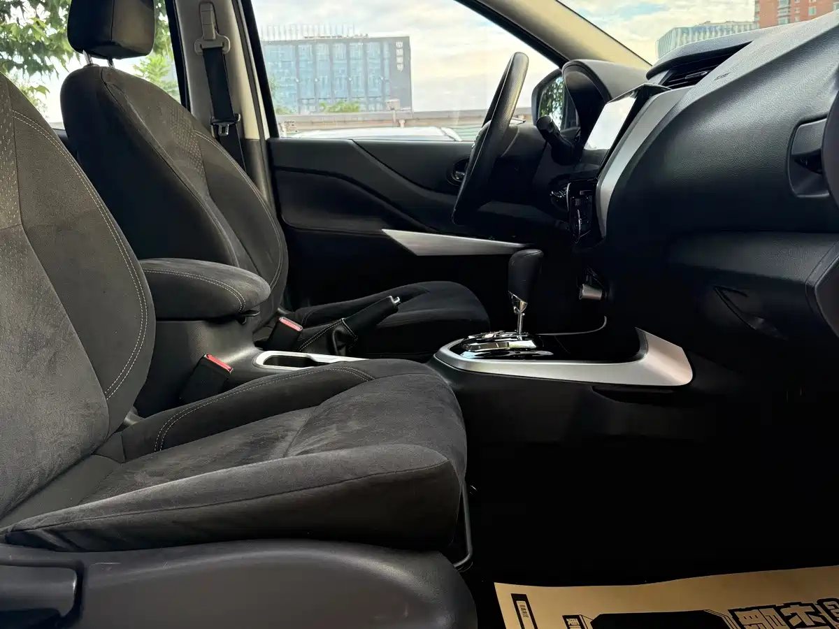 Nissan Navara 2018 2017 Model 2.5L Automatic 4WD Luxury QR25