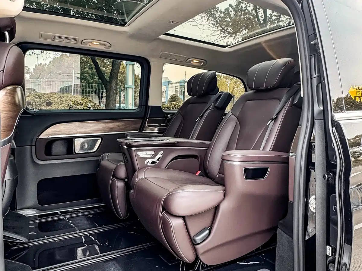 Mercedes-Benz V-Class 2022 V 260 L Long Wheelbase Luxury Edition фото 12