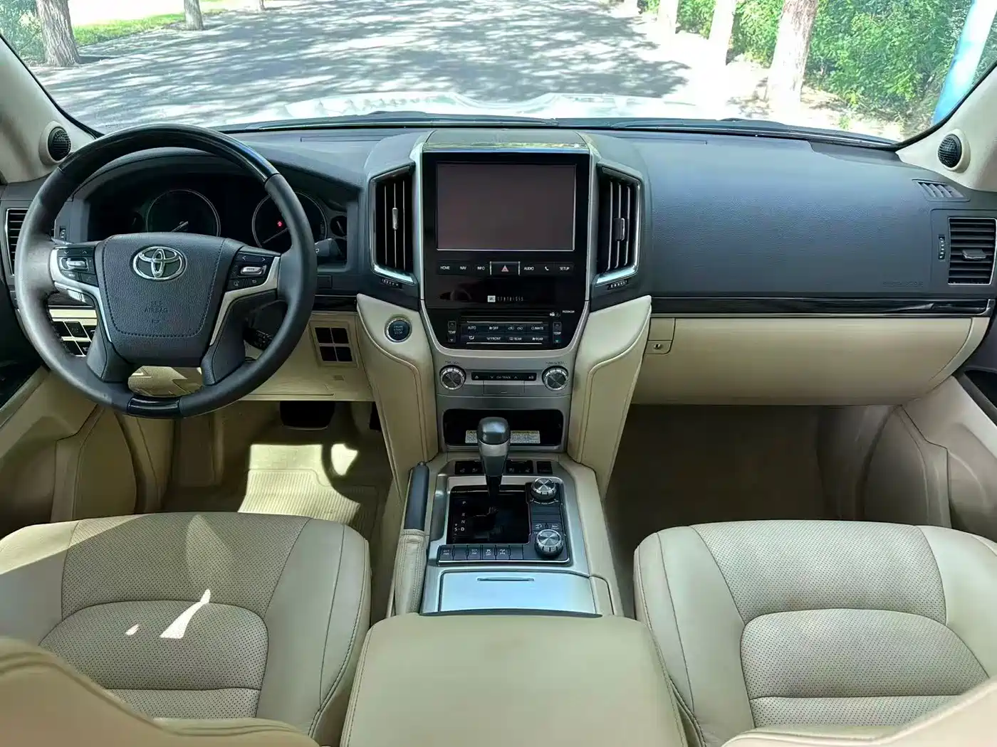Toyota Land Cruiser 2016 4.0L Automatic VX-R фото 8