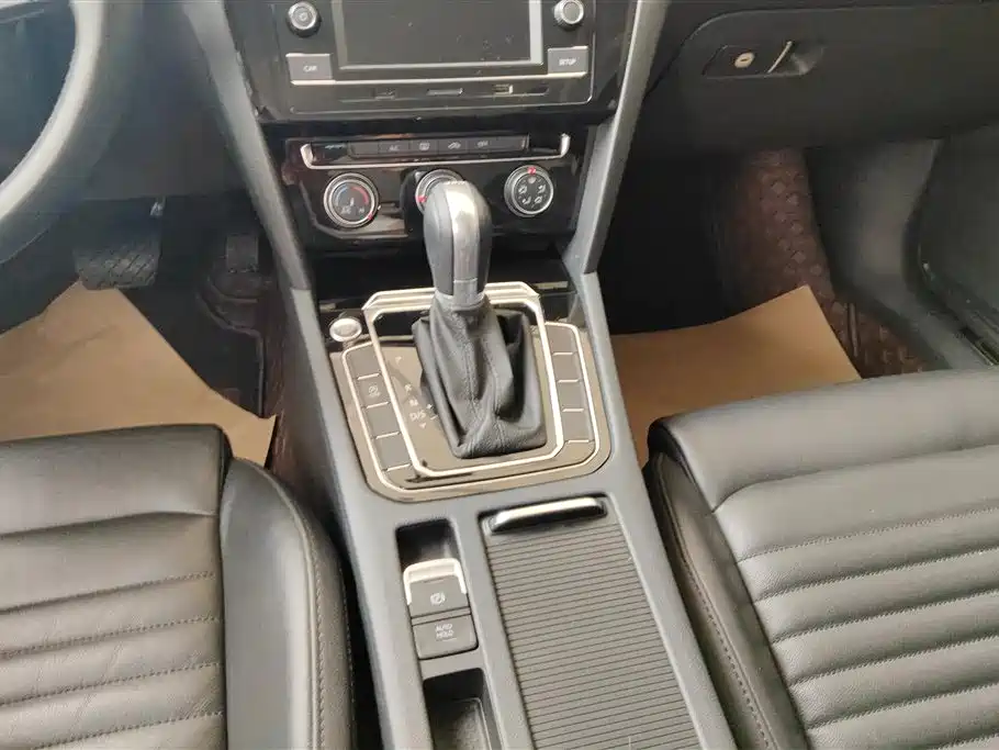 Volkswagen Magotan 2018 330TSI DSG Leading фото 16