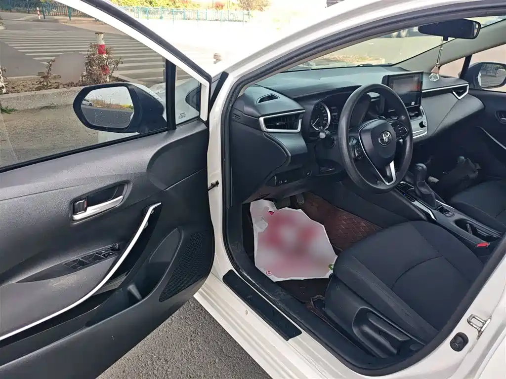Toyota Corolla 2021 Hybrid 1.8L E-CVT Pioneer Edition фото 16