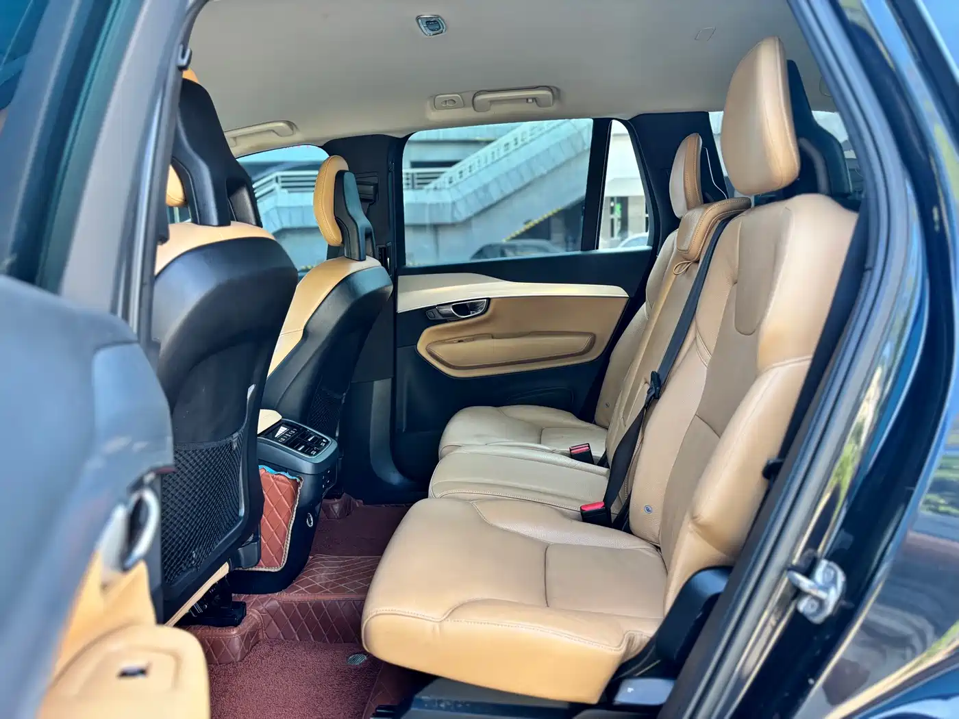 Фото 9 - Volvo XC90