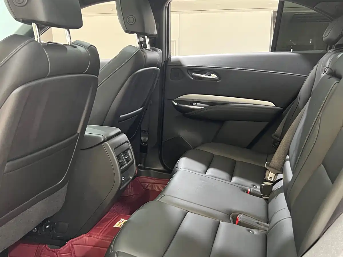 CADILLAC XT4