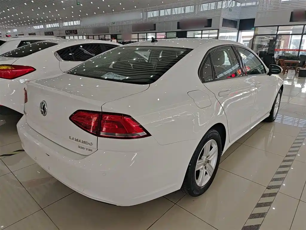 Volkswagen Lamando 2017 230TSI DSG Trend Edition фото 7