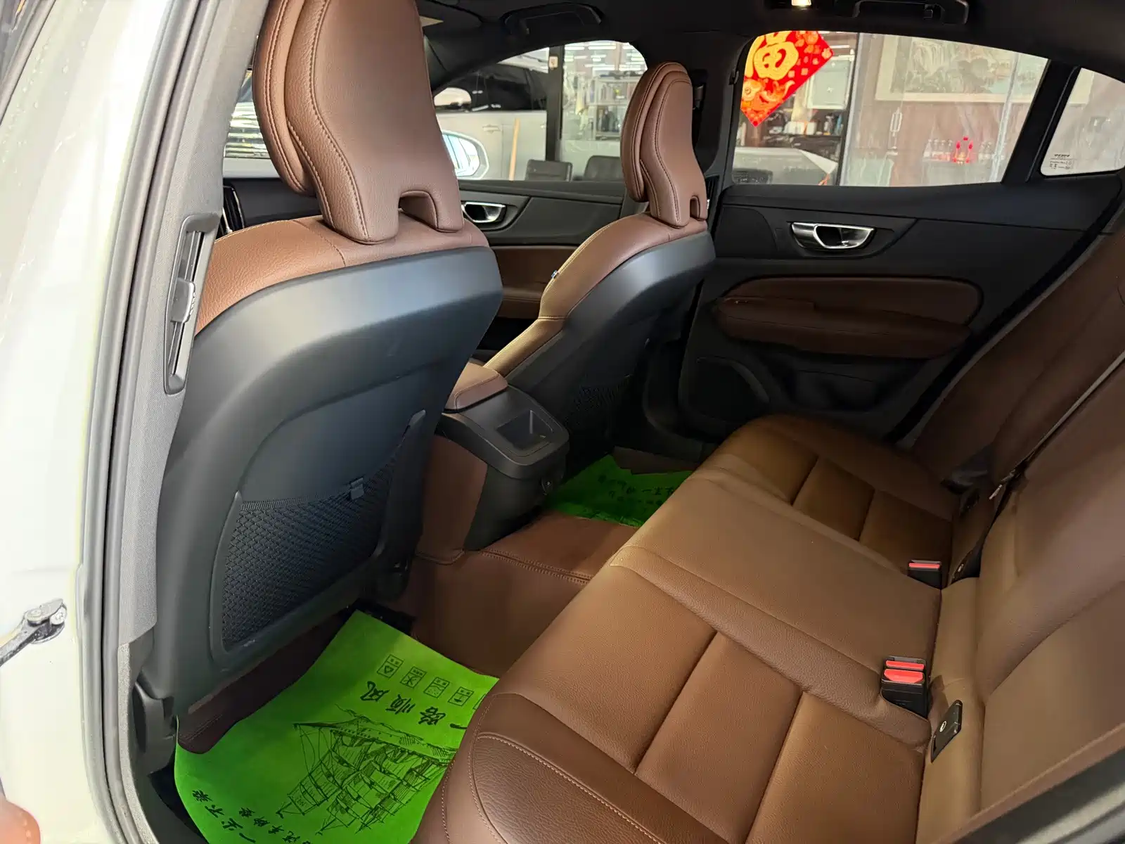 Фото 9 - Volvo S60