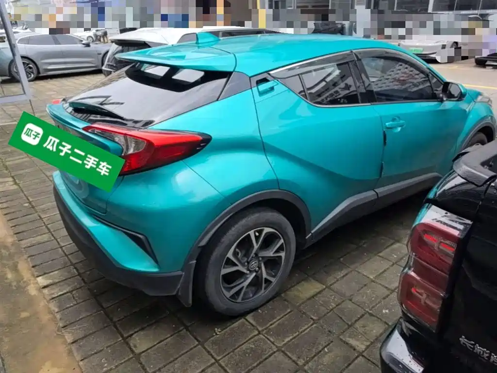 Toyota C-HR 2018 2.0L Leading Edition China V фото 12