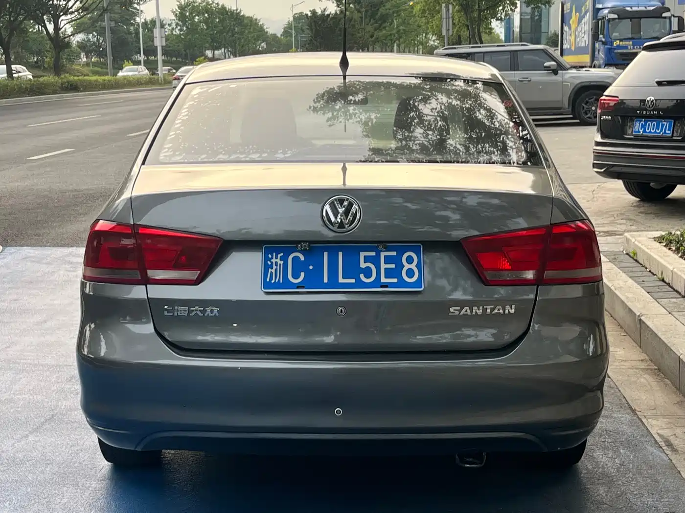 Volkswagen Santana 2013 Model 1.6L Automatic Luxury Edition фото 8